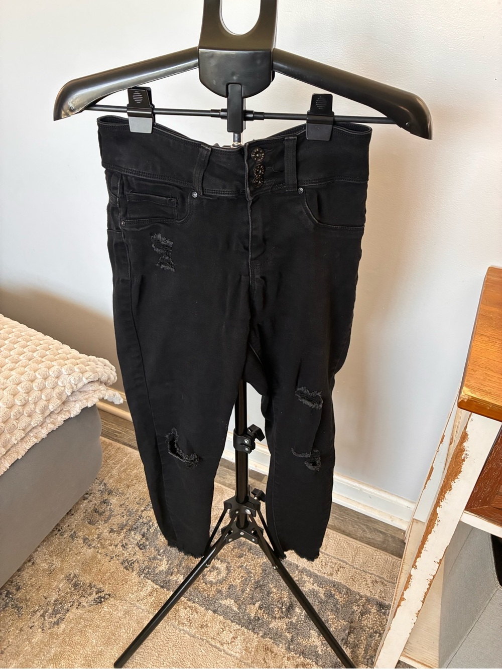 High-Rise Black Skinny Jeans with Distressed Detail